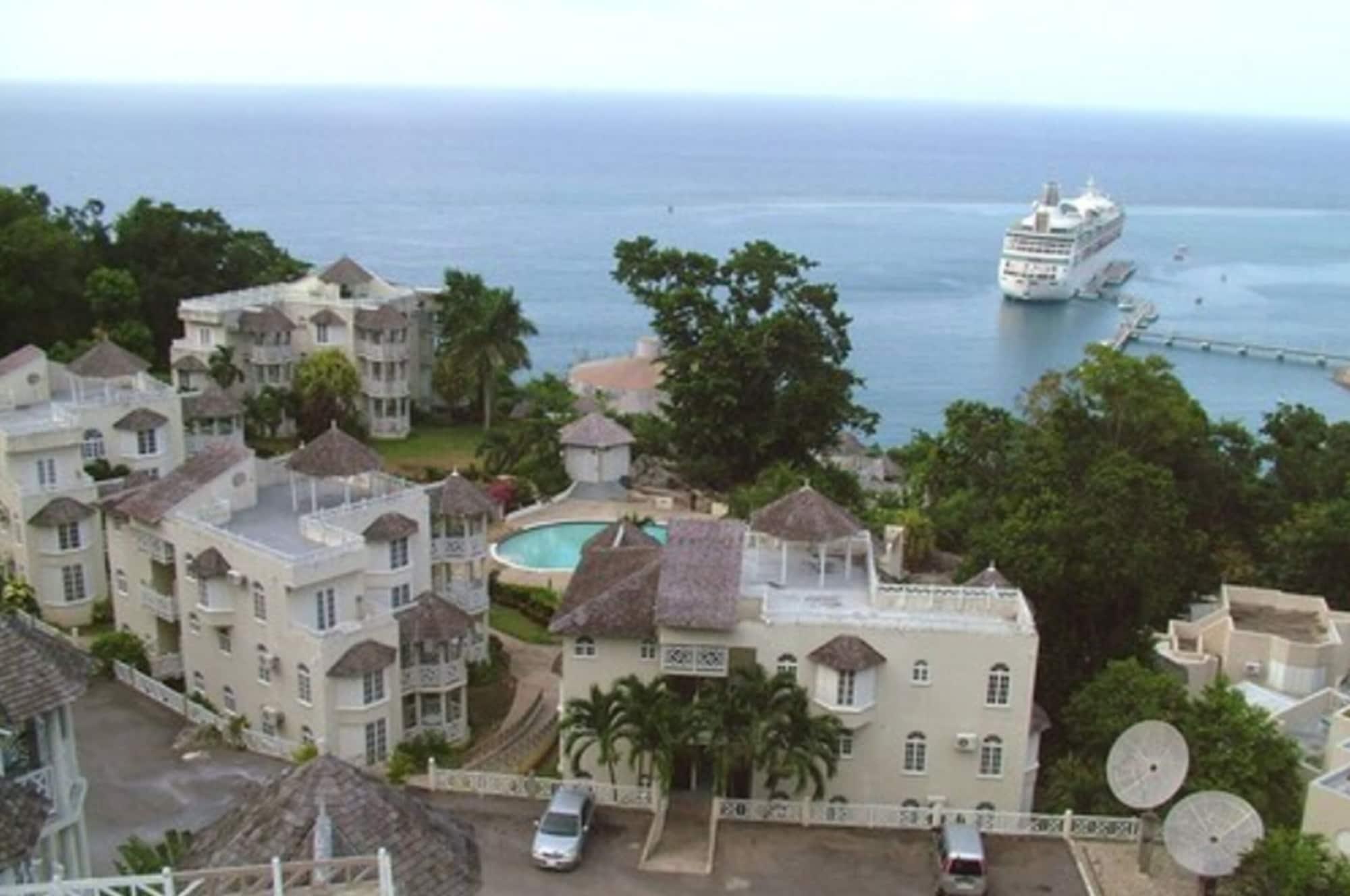 Skycastles Condominiums Ocho Rios Exteriör bild
