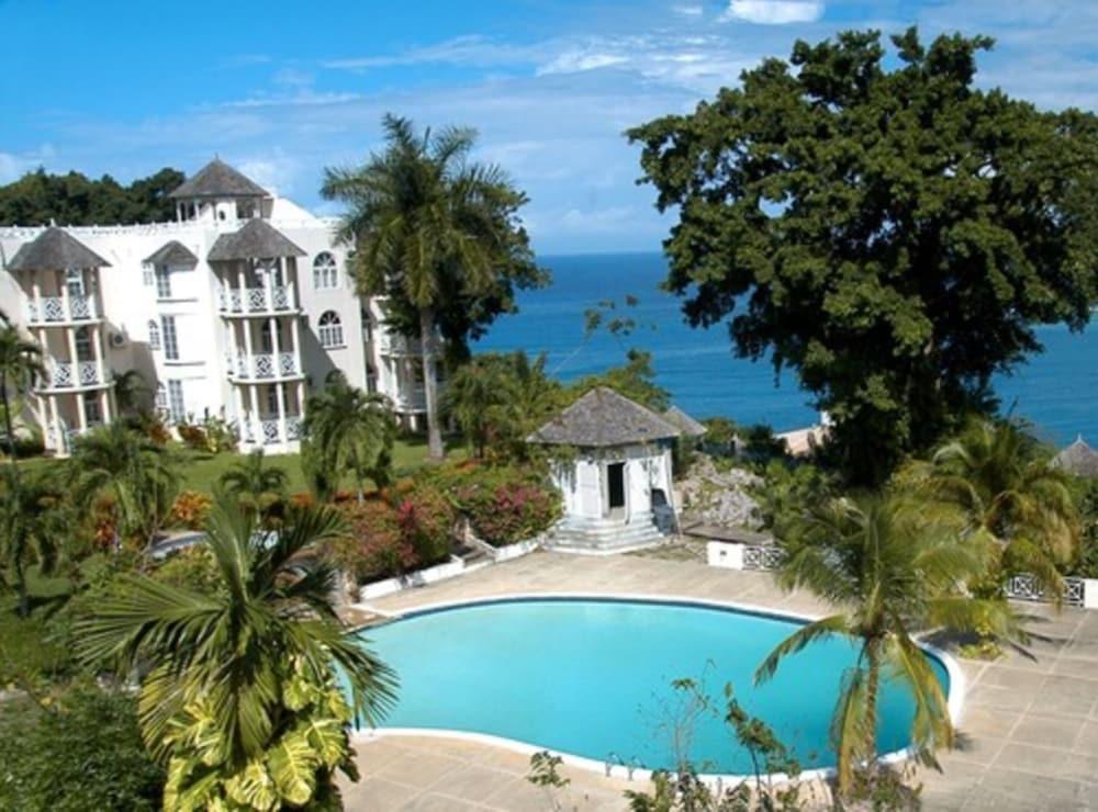 Skycastles Condominiums Ocho Rios Exteriör bild