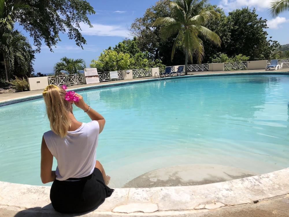 Skycastles Condominiums Ocho Rios Exteriör bild