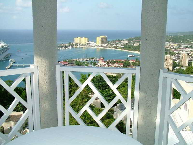 Skycastles Condominiums Ocho Rios Exteriör bild