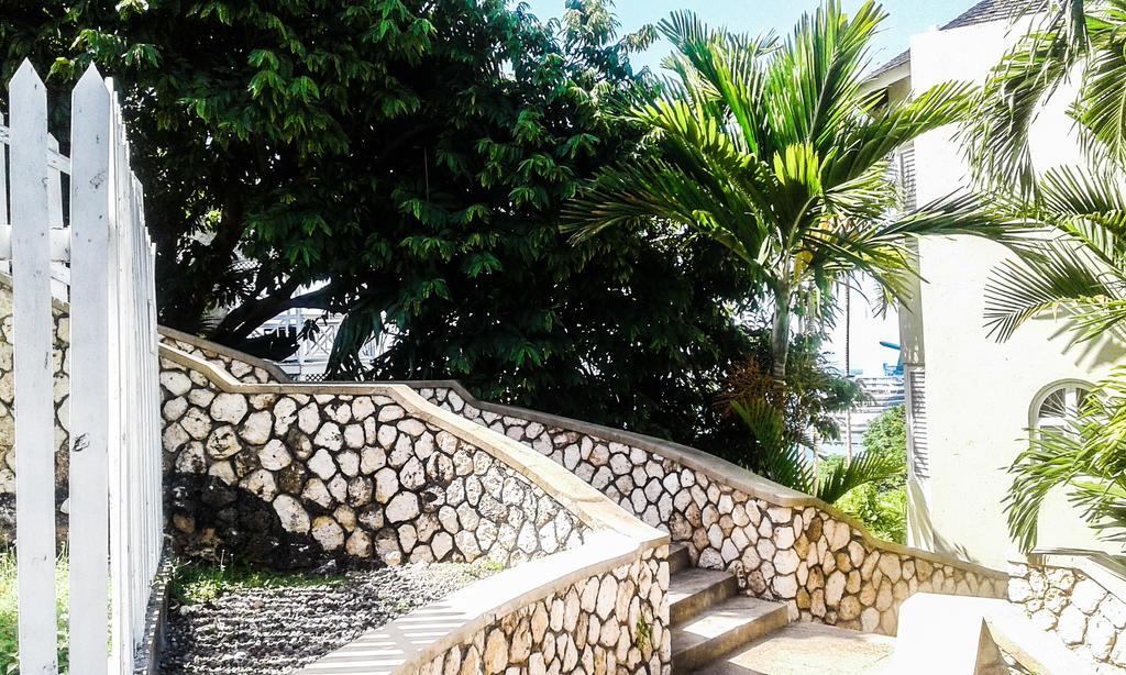 Skycastles Condominiums Ocho Rios Exteriör bild