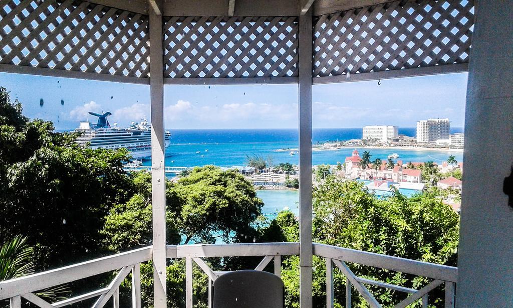 Skycastles Condominiums Ocho Rios Exteriör bild