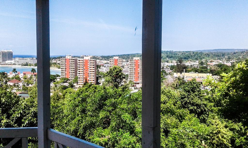 Skycastles Condominiums Ocho Rios Exteriör bild